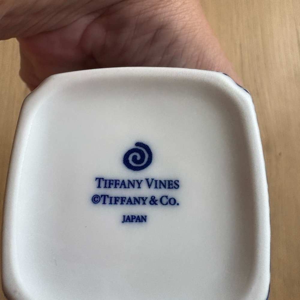 Tiffany & Co. Navy Swirl Vase - Picture 4 of 5